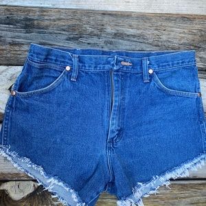 HIGH WAISTED WRANGLER CUT OFF SHORTS